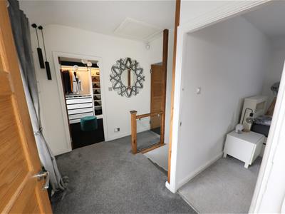 FIRST FLOOR LANDING